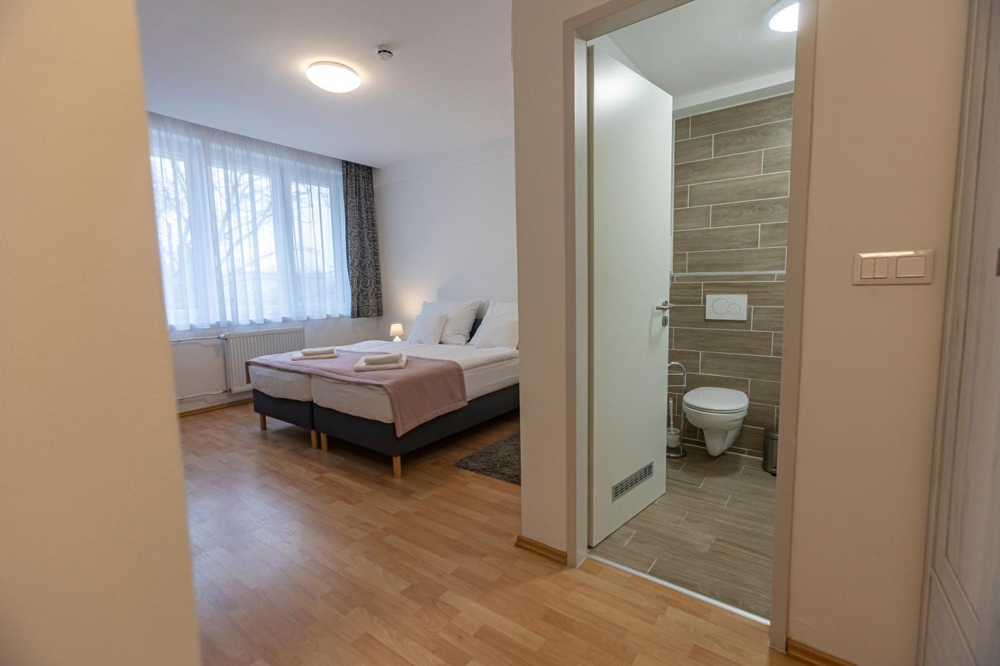 Harangtorony Szallo Kőszeg Exteriör bild